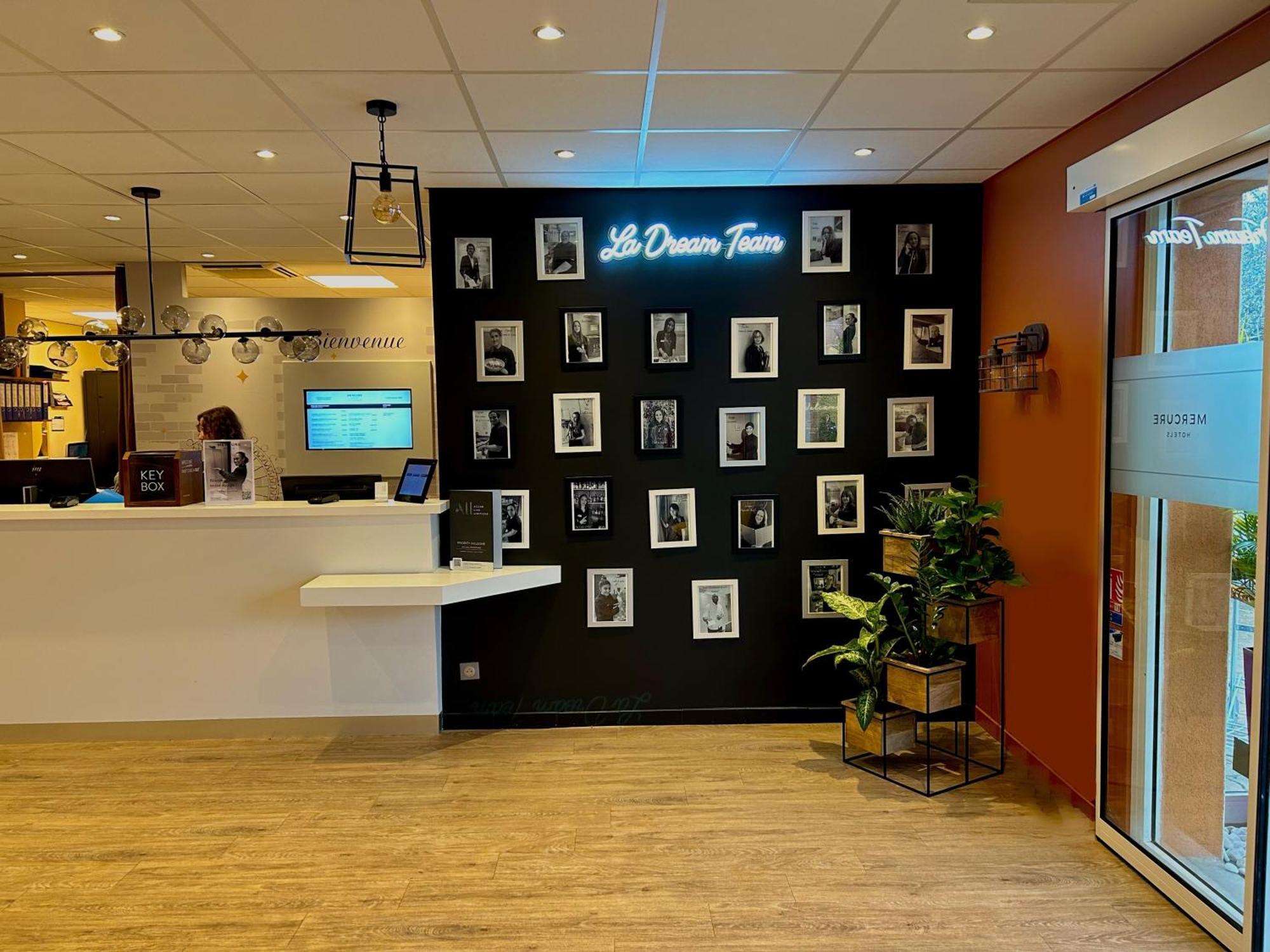 Mercure Lyon Est Chaponnay Eksteriør bilde